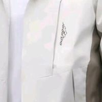 JEEP SPIRIT白卡冲锋夹克：秋日穿搭的“型格利器”