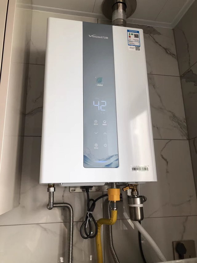 万和热水器豆蔻和小白梨选择那个？