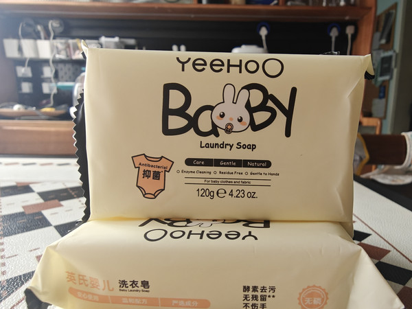 没有婴儿洗衣机的日子，只能用洗衣皂给娃娃手洗衣服了