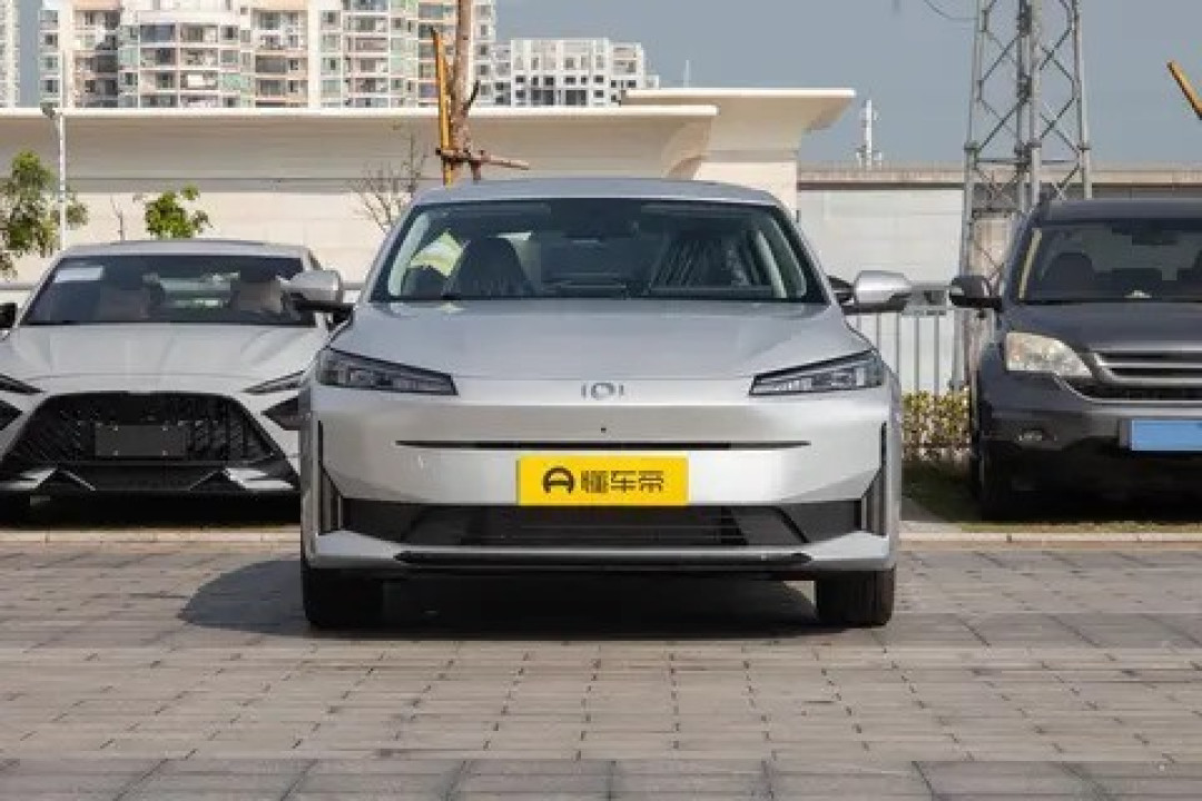 2025年电动车市全面降价潮:豪车降幅超45%,新势力与主流车型集体让利