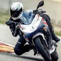 川崎Ninja400换新颜：告别经典绿，迎接白灰时代