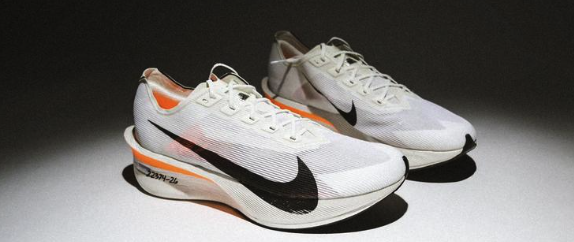碳板双雄：Vaporfly 4 vs Adios Pro 4，谁才是你的破速引擎？