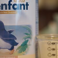 婴幼儿奶粉为什么要分1/2/3段呢？1段营养最好吗？能不能一直喝？