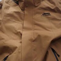 一衣闯四季：Jeep三合一硬壳冲锋衣，户外与通勤的双重守护