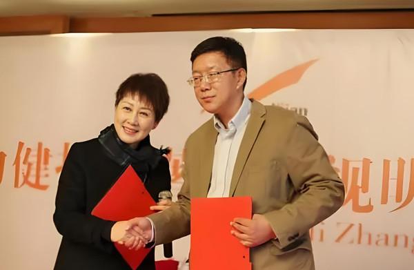 张凯丽带火的足力健凉了！欠 7 亿卖 3.9 元馄饨，银发钱这么难赚