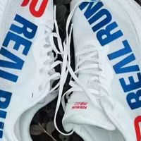 减震耐磨，适合长时间跑步的运动鞋