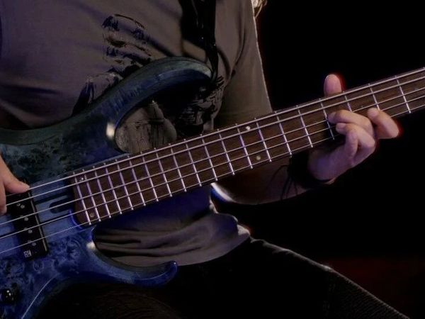 Ibanez 电贝斯新品演示 - BTB945丨RibassMad