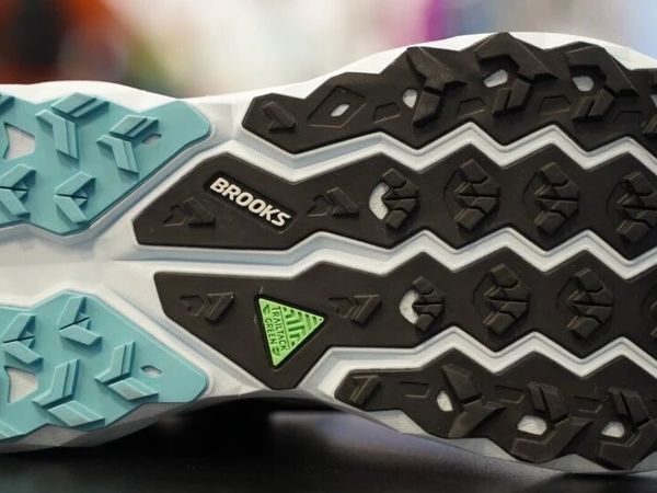 经典再进化！Brooks 旗舰越野 Cascadia 19 GTX 的蜕变...