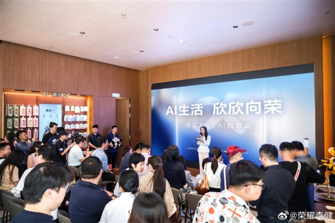 深圳湾崛起AI新地标上《新闻联播》 荣耀阿尔法全球旗舰店:从智慧体验殿堂到产业样本的蜕变