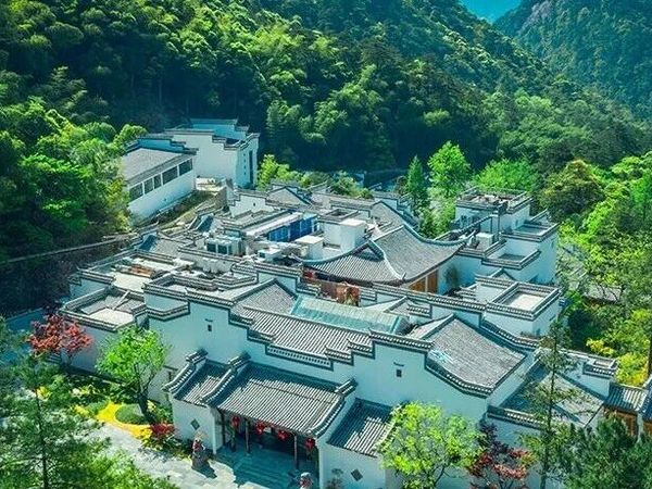 【秋日必去目的地推荐】周末不涨价，居停半山隐世酒店，玩转世界奇观风景区！