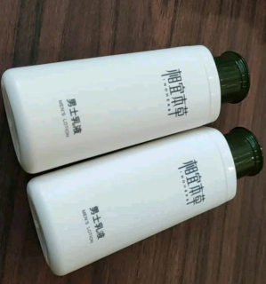 相宜本草男士乳液清爽补水不粘腻，男友糙皮被拯救