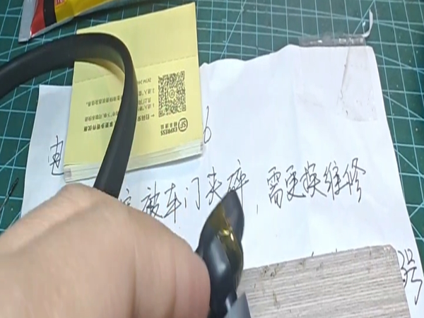 wi1000xm2蓝牙耳机被车夹了能修吗？