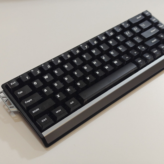 有着8K回报率、0.08ms超低延迟的ATK 68 RX键盘才能满足我的需求