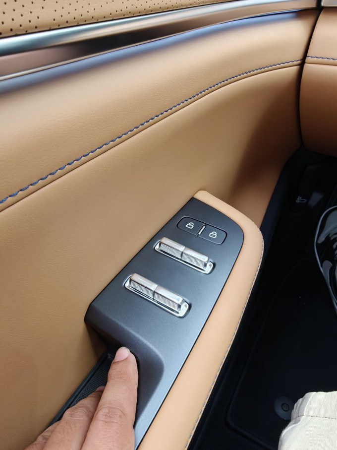 极氪新能源车