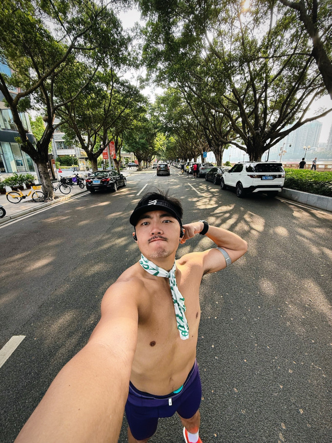 亚瑟士跑鞋
