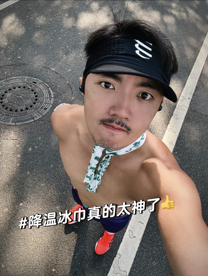 亚瑟士跑鞋
