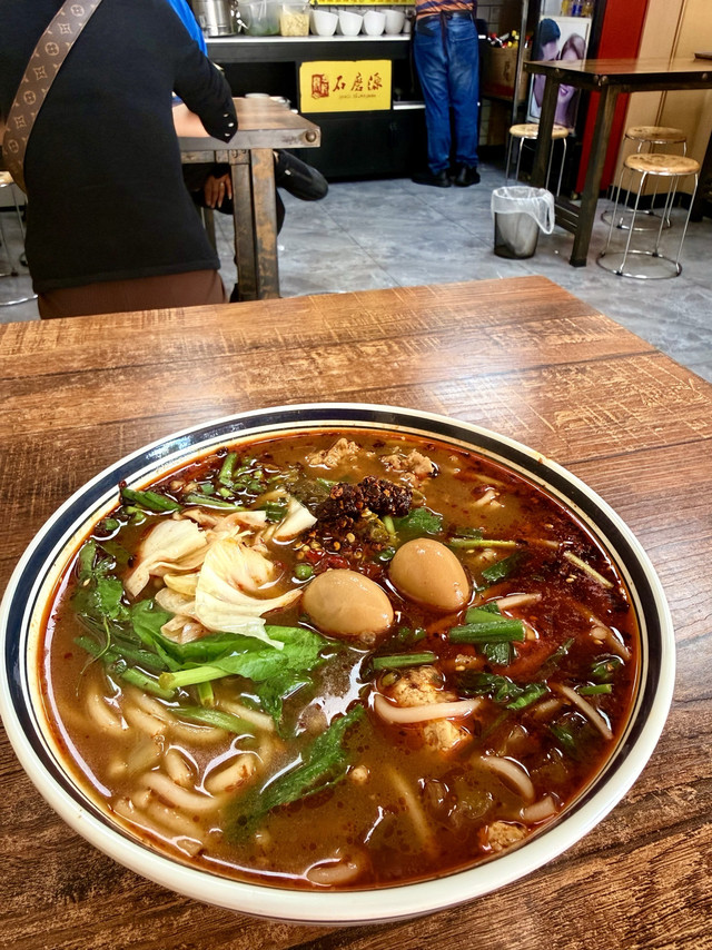 昆明美食｜本地人天天吃懒得说的小店—小锅米线