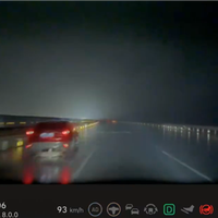 深夜高速上事故车抛锚 理想辅助驾驶先减速后变道救车主一命