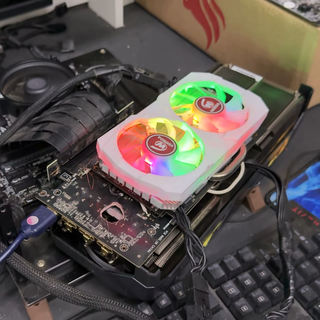 两张显卡合体复活术：RX 580 给 RTX 5070 Ti 输血，成功点亮！