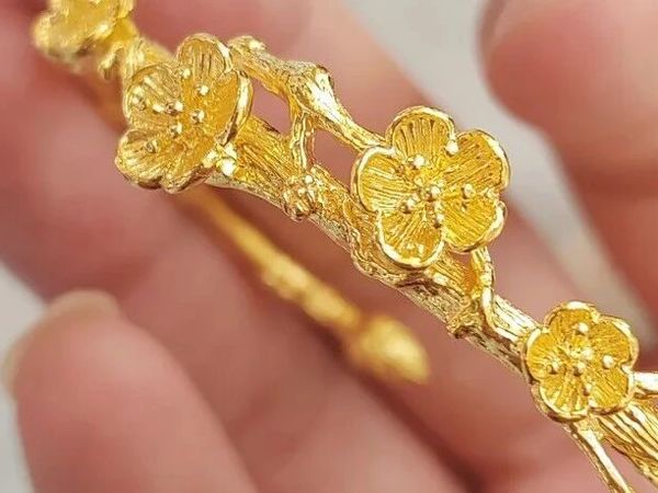 黄金丨古法黄金梅花手镯，傲雪凌霜