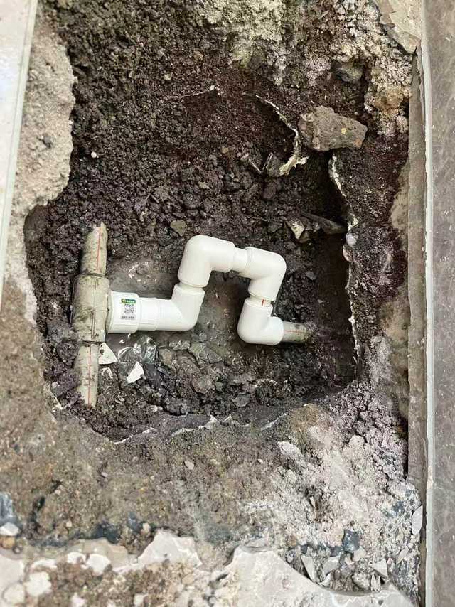查漏报告:卫生间水管漏水，修好水管要做防水！