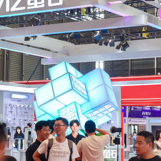 从识别人到理解事，萤石用AI推动入户安全迎来“奇点时刻”