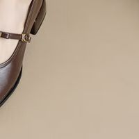 秋日穿搭灵魂，卓诗尼红棕玛丽珍鞋