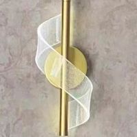 精致还不占地方的床头灯，大爱的一款！