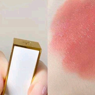 美妆趋势：盘点今季最火的口红色号与眼影盘