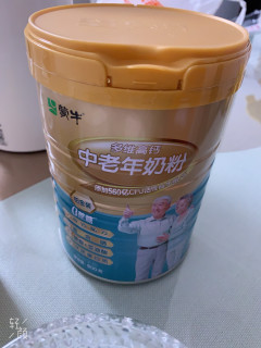 给爸妈的关心：中老年高钙奶粉