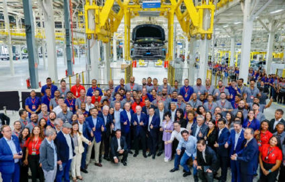 比亚迪巴西下线第1400万辆新能源车,卢拉总统站台背后揭示中企全球化新范式