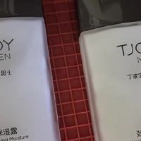 清爽质地，适合油性混合肌肤的保湿面霜