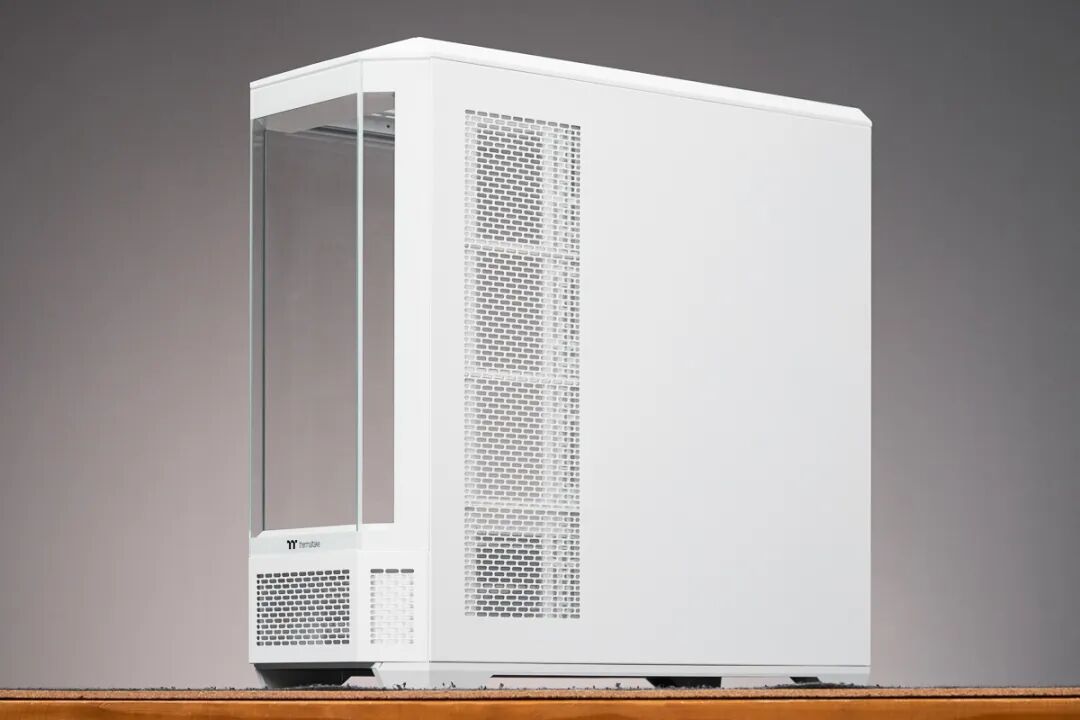 thermaltake光透view 600 tg机箱评测:高配硬件的改善型大"海景房"