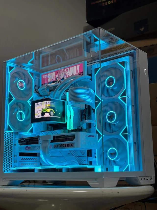 CPU:9800x3d
主板：ROG X870-A STRIX WIFI DDR5
内存：宏碁 6000c28 冰刃 白色
固态：三星 990pro 2T
显卡：七彩虹 5070 ultra WOC 
