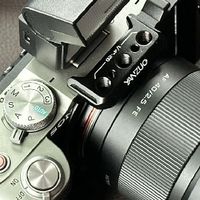 A7C2 搭配 40mm f/2.5 镜头出门，颜左兔笼