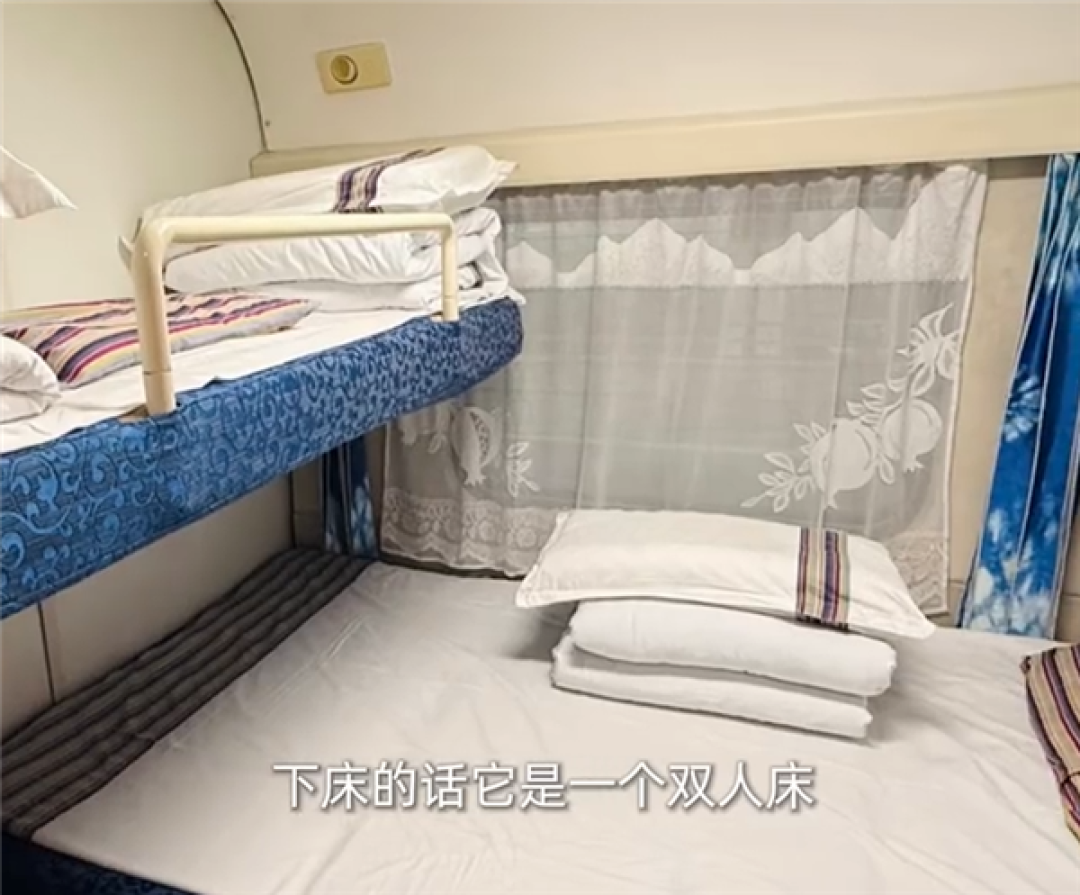 12306回应火车配大床房还是双层:该列车是3人间 实行一人购票三人同行