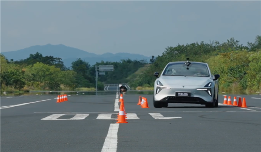 二十万级轿车跑赢保时捷911!深蓝L06麋鹿测试成绩出炉:85.6km/h