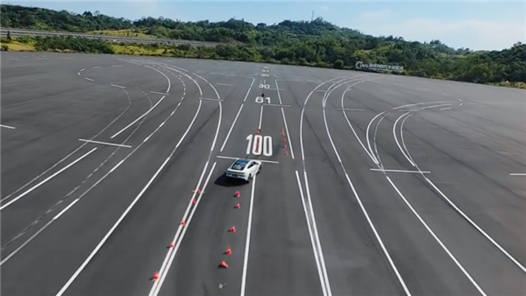 二十万级轿车跑赢保时捷911!深蓝L06麋鹿测试成绩出炉:85.6km/h