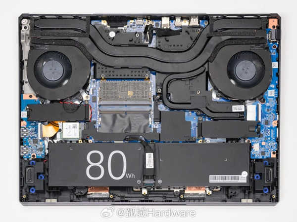 笔吧发布了@MACHENIKE机械师 曙光16S (网页链接）锐龙版的评测R9 7945HX + RTX 5070 Ti 配置✅内部布局和散热设计和机械革命极光 X Pro/蛟龙 16 Pro 一样✅