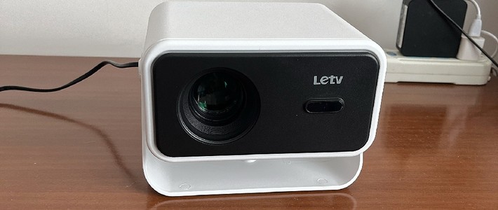 乐视新款5G投影仪，普通人的家庭影院梦成真
 