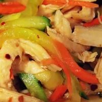好吃喝请上报-黄瓜拌鸡丝