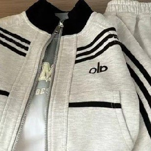 娃的换季穿搭潮范担当：黑尼木木套装，帅气又好穿