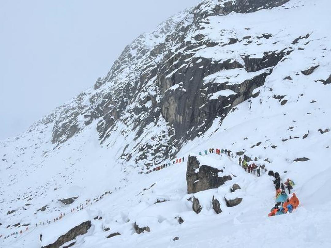 不是每一条路都能“说走就走”，珠峰东坡暴雪困人，会给户外热降温吗？