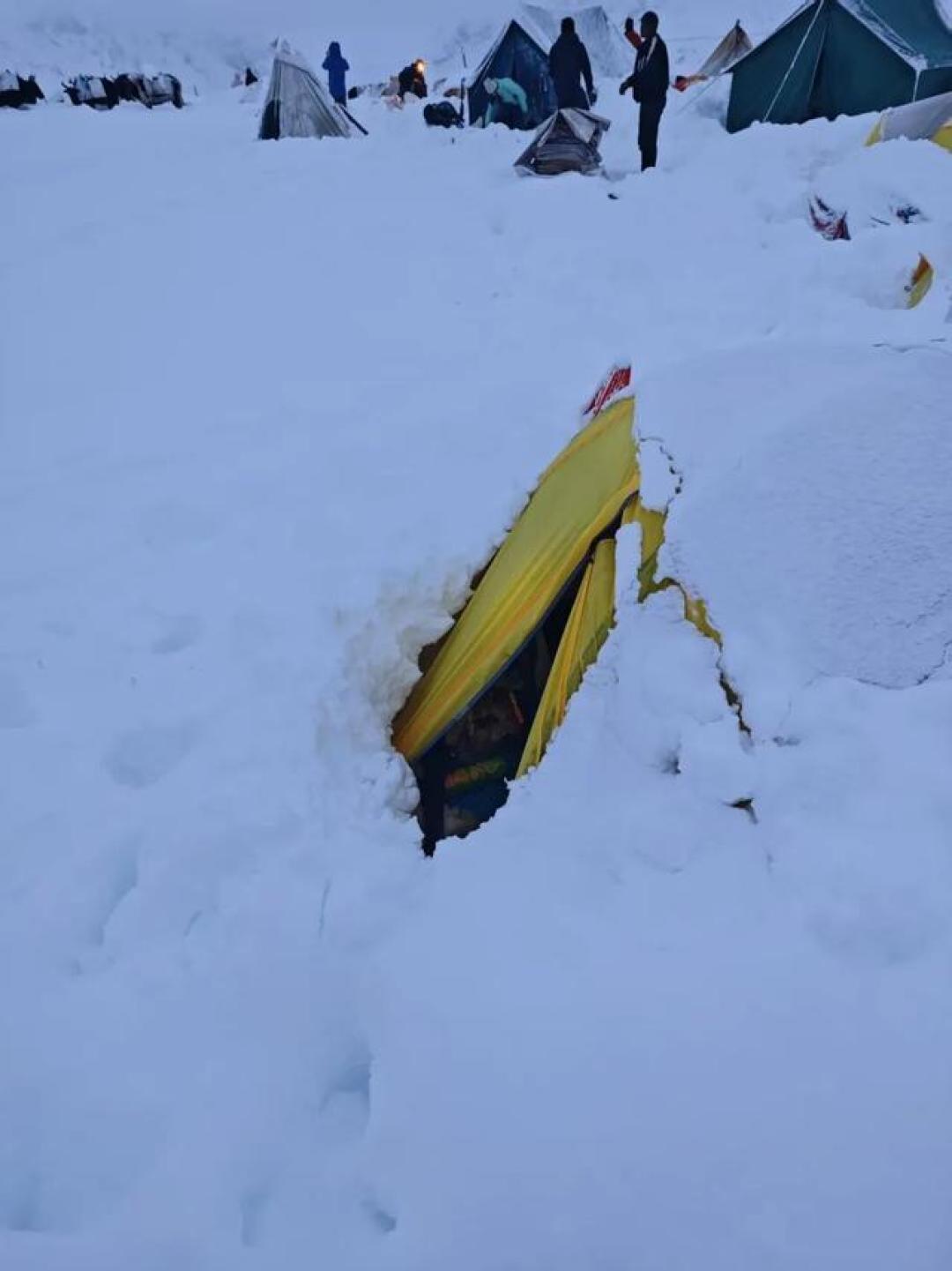 不是每一条路都能“说走就走”，珠峰东坡暴雪困人，会给户外热降温吗？