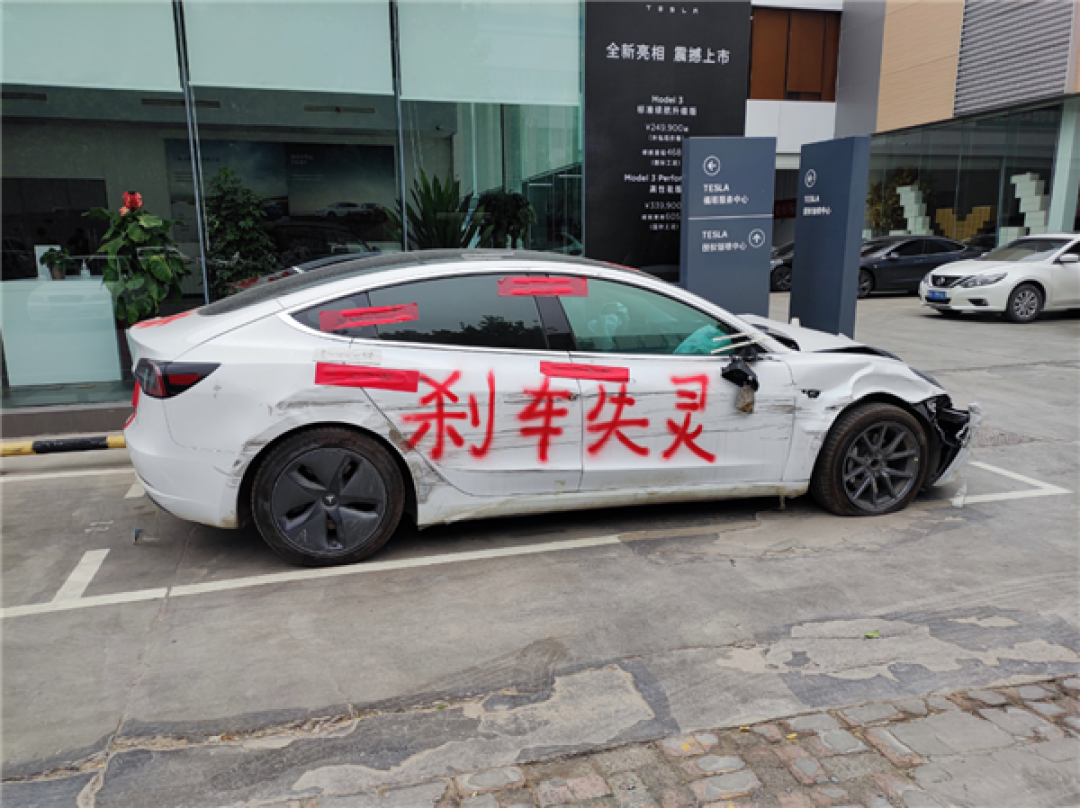 车顶维权女车主：希望二审公开审理！特斯拉已经上诉了