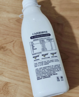 1kg大瓶装的安心：1号会员店4.0g乳蛋白鲜牛奶的品质密码