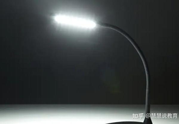 给孩子买护眼台灯，有哪些品牌推荐吗？