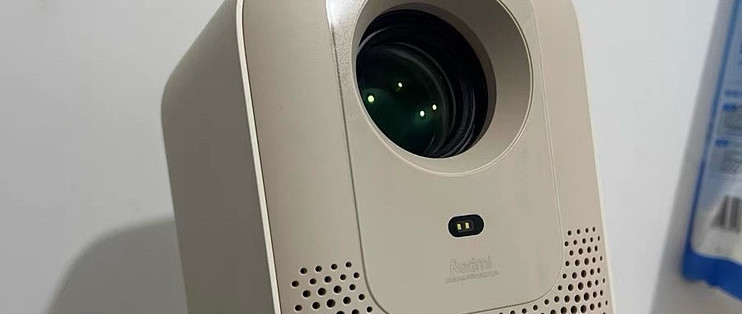 Redmi投影仪3小空间的影院_投影设备_什么值得买