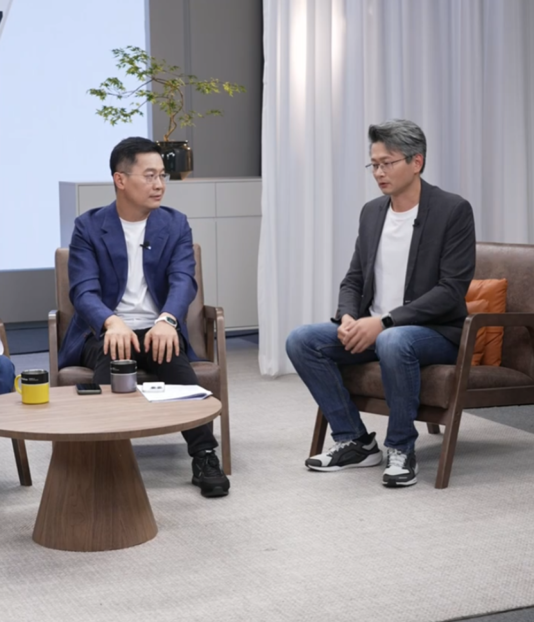 小米下一代手机将推背屏实时翻译功能