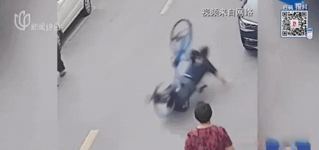 共享单车骑行中突遭锁车致人受伤 违规"一码多车"埋下技术隐患